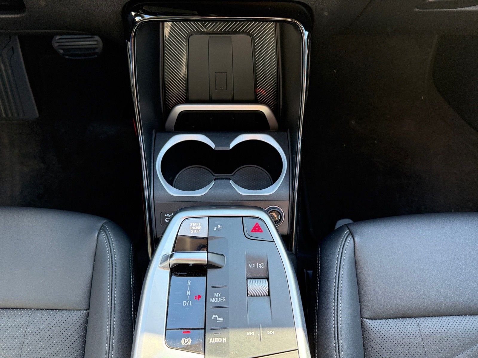 BMW X1 23d xDrive AHK/ADAPTLED/HUD/360°/PANO/DAB foto 8