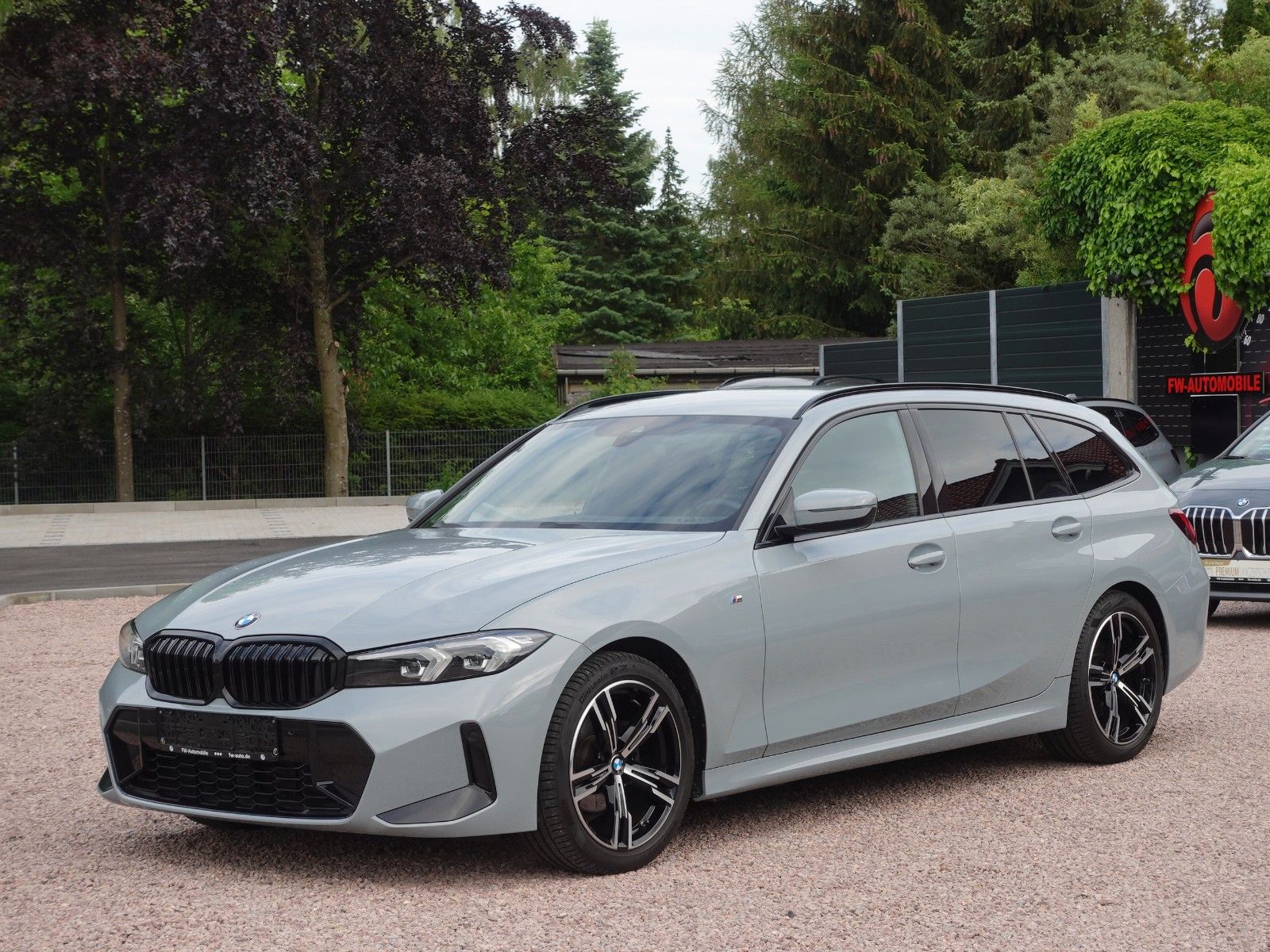 Fahrzeugabbildung BMW 318i Touring A M Sportpaket LMR18"/LED/Navi/...