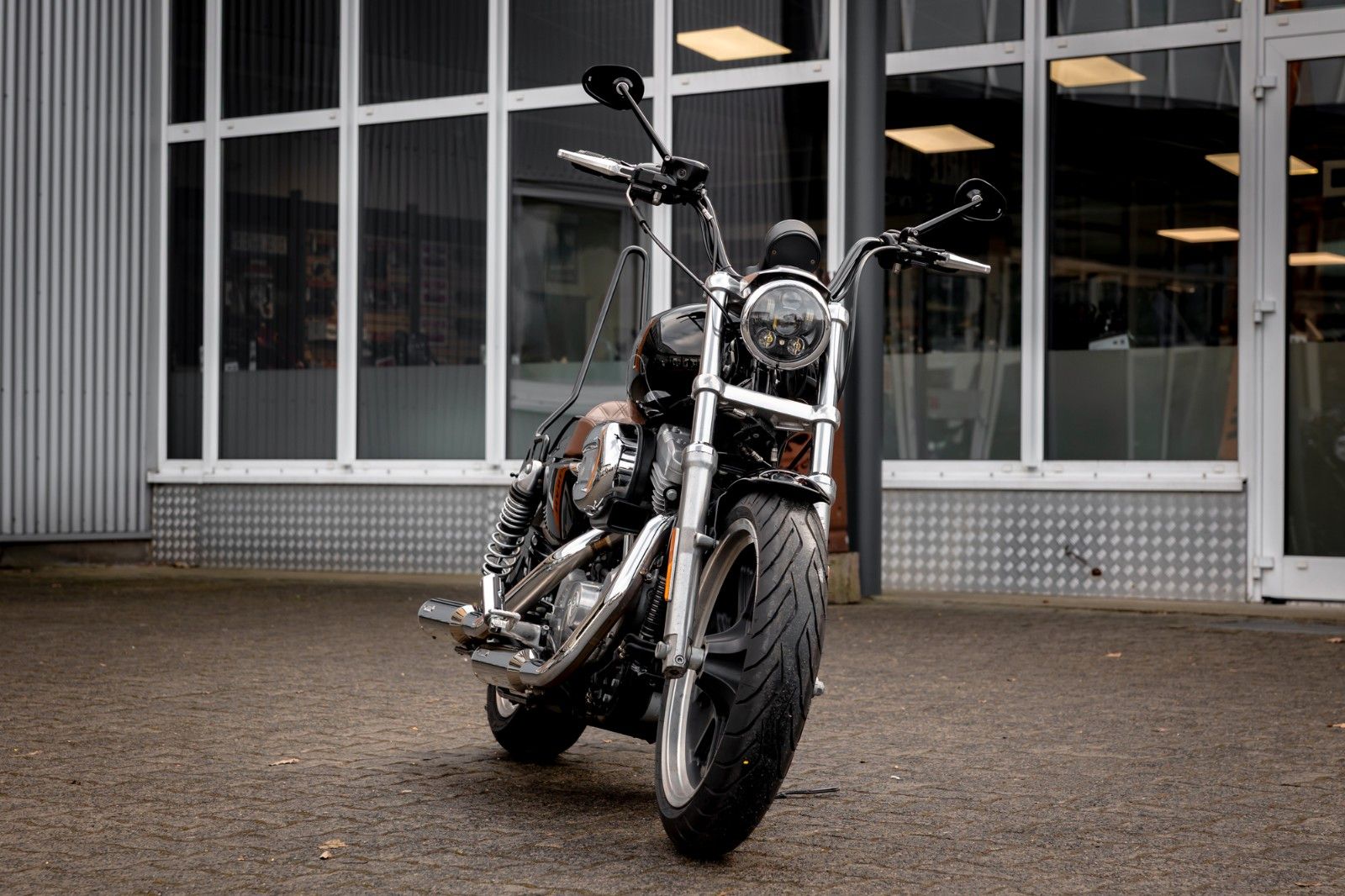 Fahrzeugabbildung Harley-Davidson XL883L SUPERLOW SPORTSTER - MILLER ABGASANLAGE