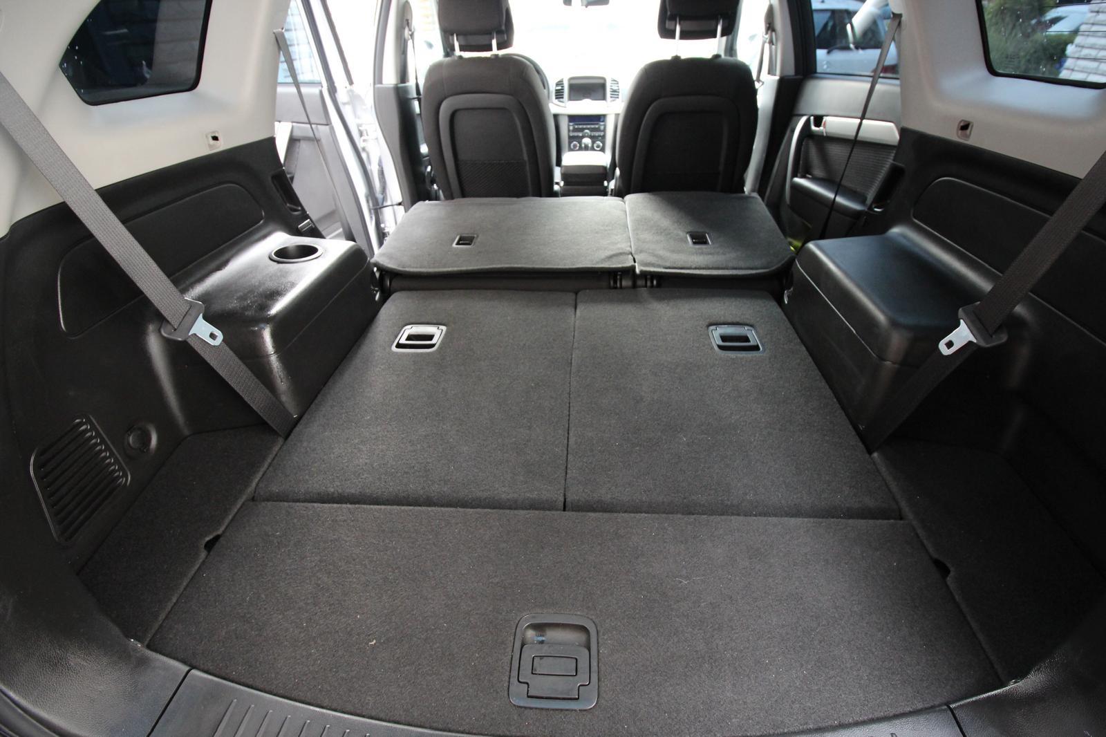 Chevrolet Captiva 2012 — rear view