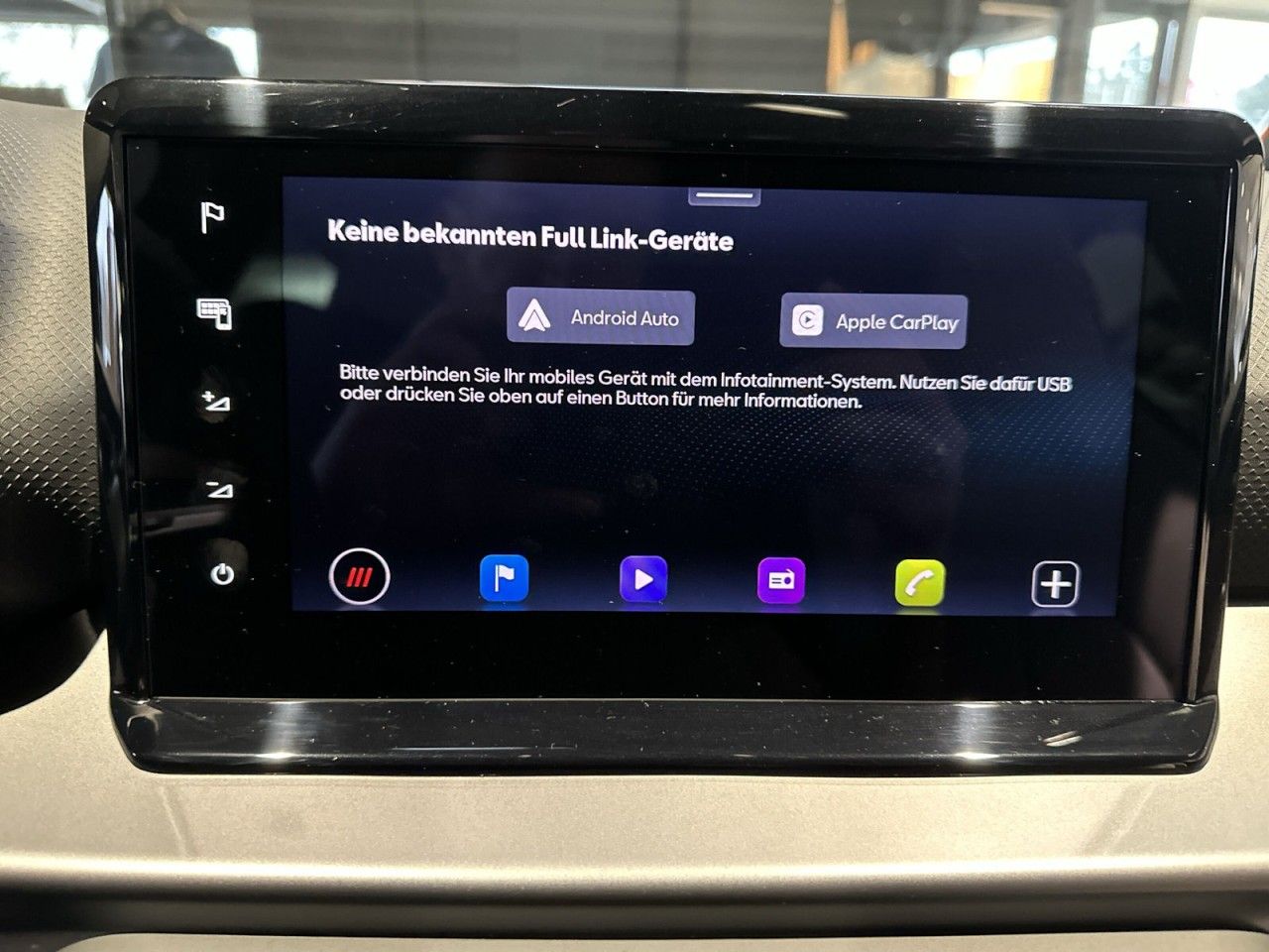Fahrzeugabbildung SEAT Arona FR 1.0 TSI 116 PS 7-Gang-DSG - mit KI generiert/bearbeitet
