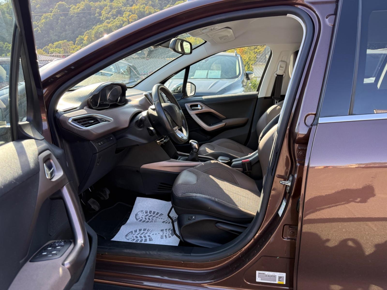 Peugeot 2008 Allure! TÜV NEU! Bordcomputer! Wenig KM!