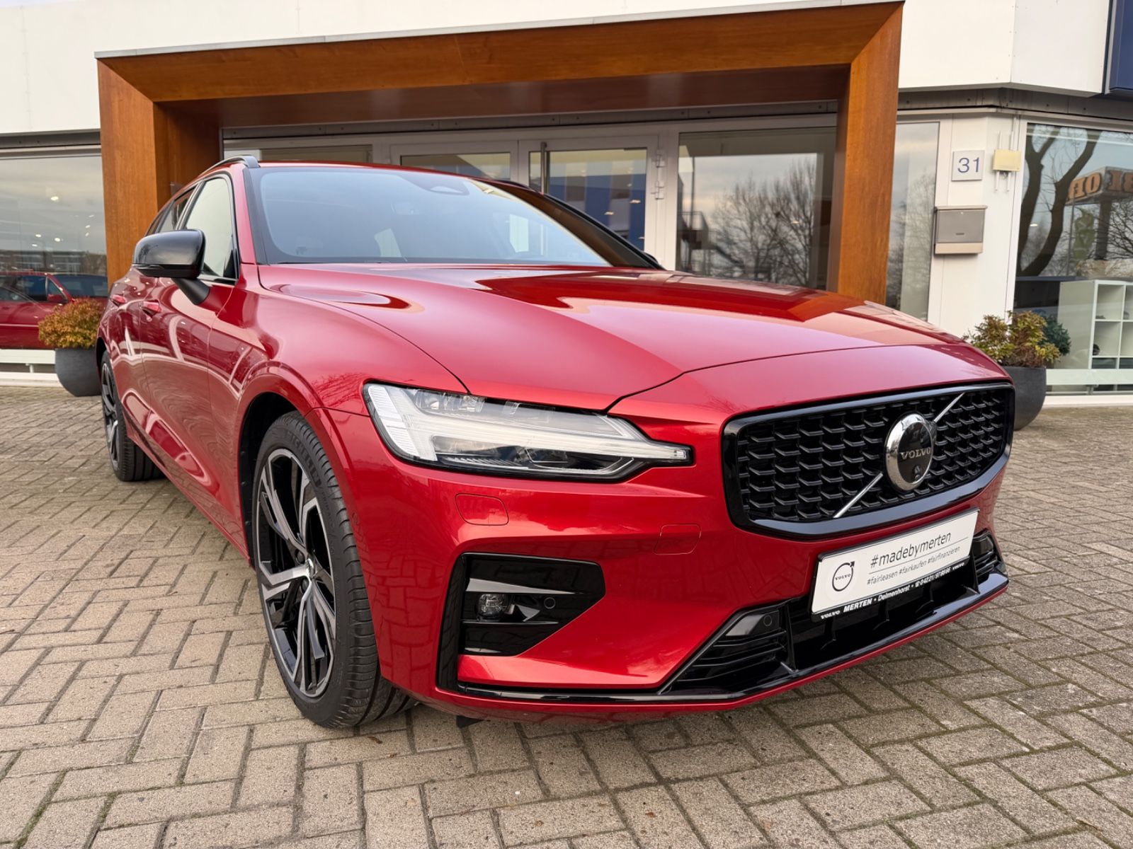 Volvo V60 B4 FWD Plus Dark #volvo #madebymerten foto 23
