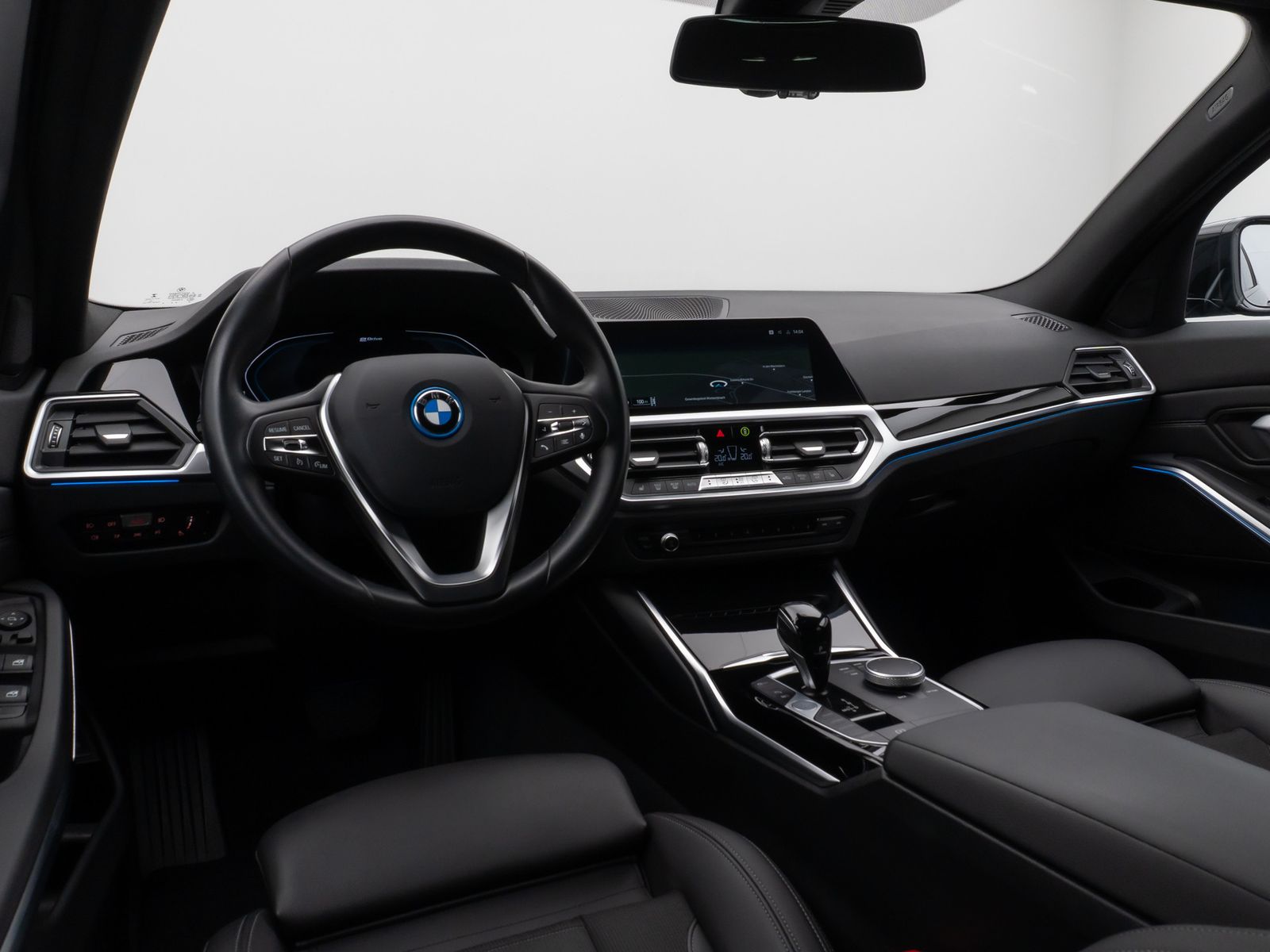 Fahrzeugabbildung BMW 330e xD SportLine Laser HUD DAB HiFi Komfort PDC