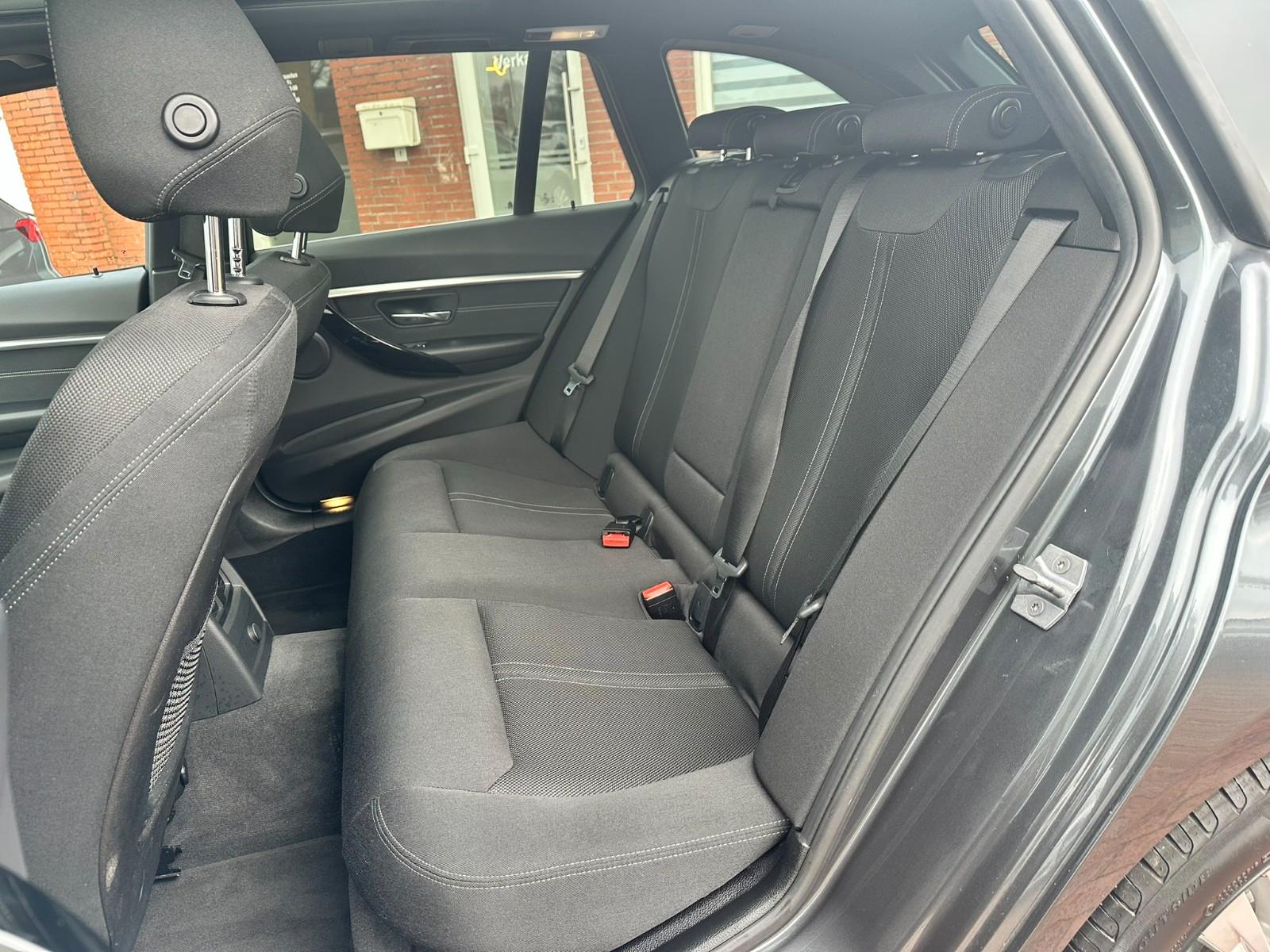 BMW Touring 318 i Sport Line TMP SZH LED NAVI PANO