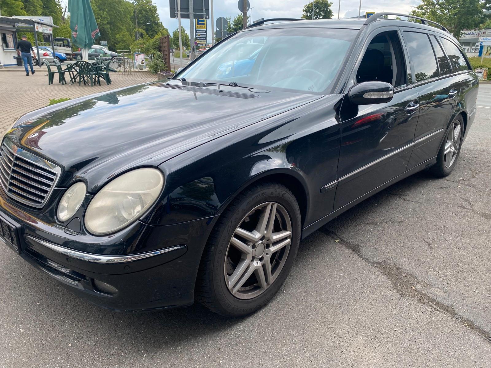 Mercedes-Benz E320 2006 — rear view