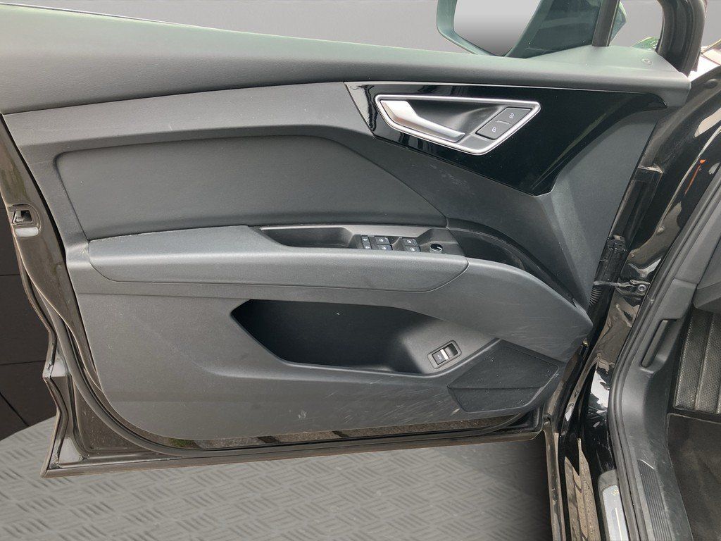 Audi Q4 50 e-tron quattro Kamera MMI Navi plus foto 10
