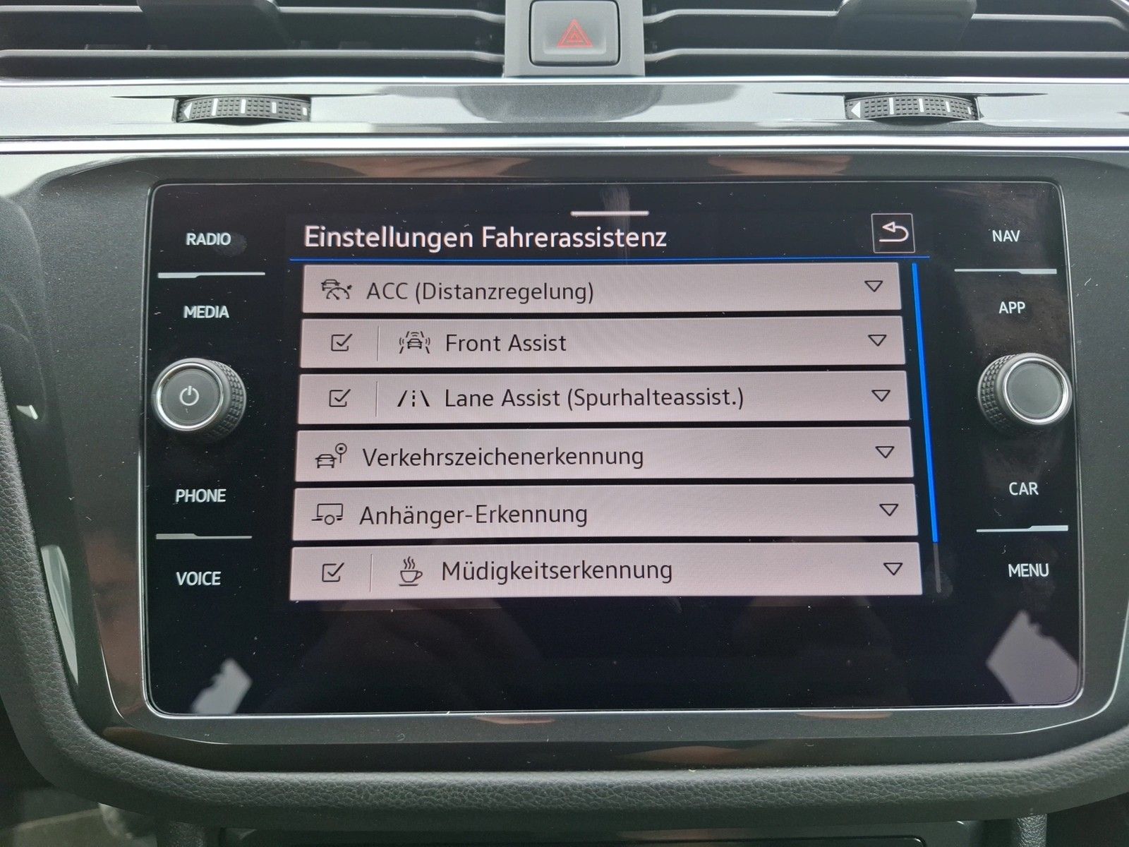 Fahrzeugabbildung Volkswagen Tiguan TDI Life DSG 4M LED AHK Navi ACC Park-Ass