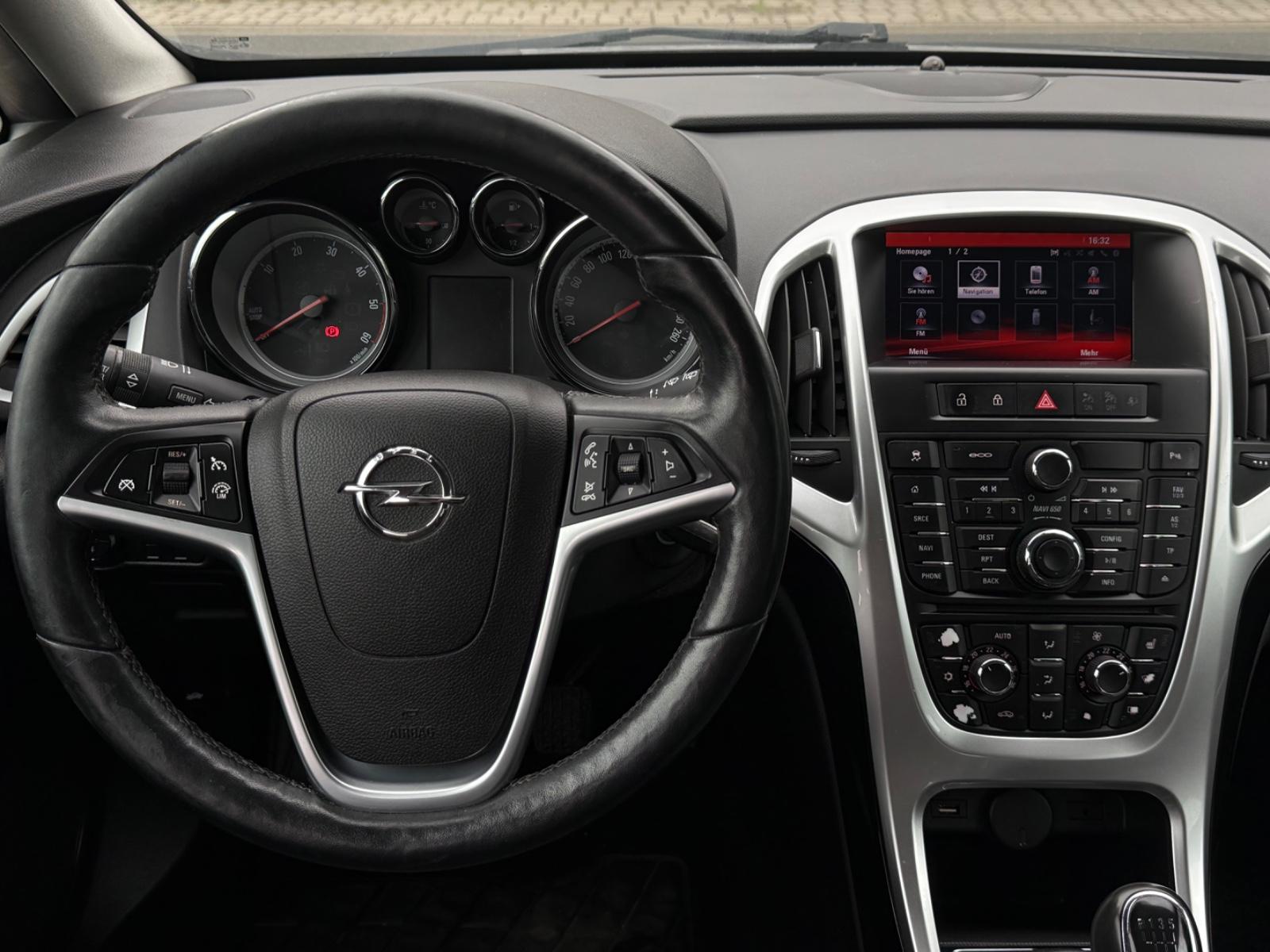 Opel Astra 2014 — photo 11