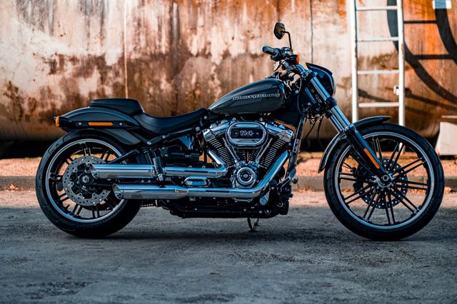 Harley-Davidson FXBRS Breakout 114 - J&H Auspuff-seitl. KennzH.!