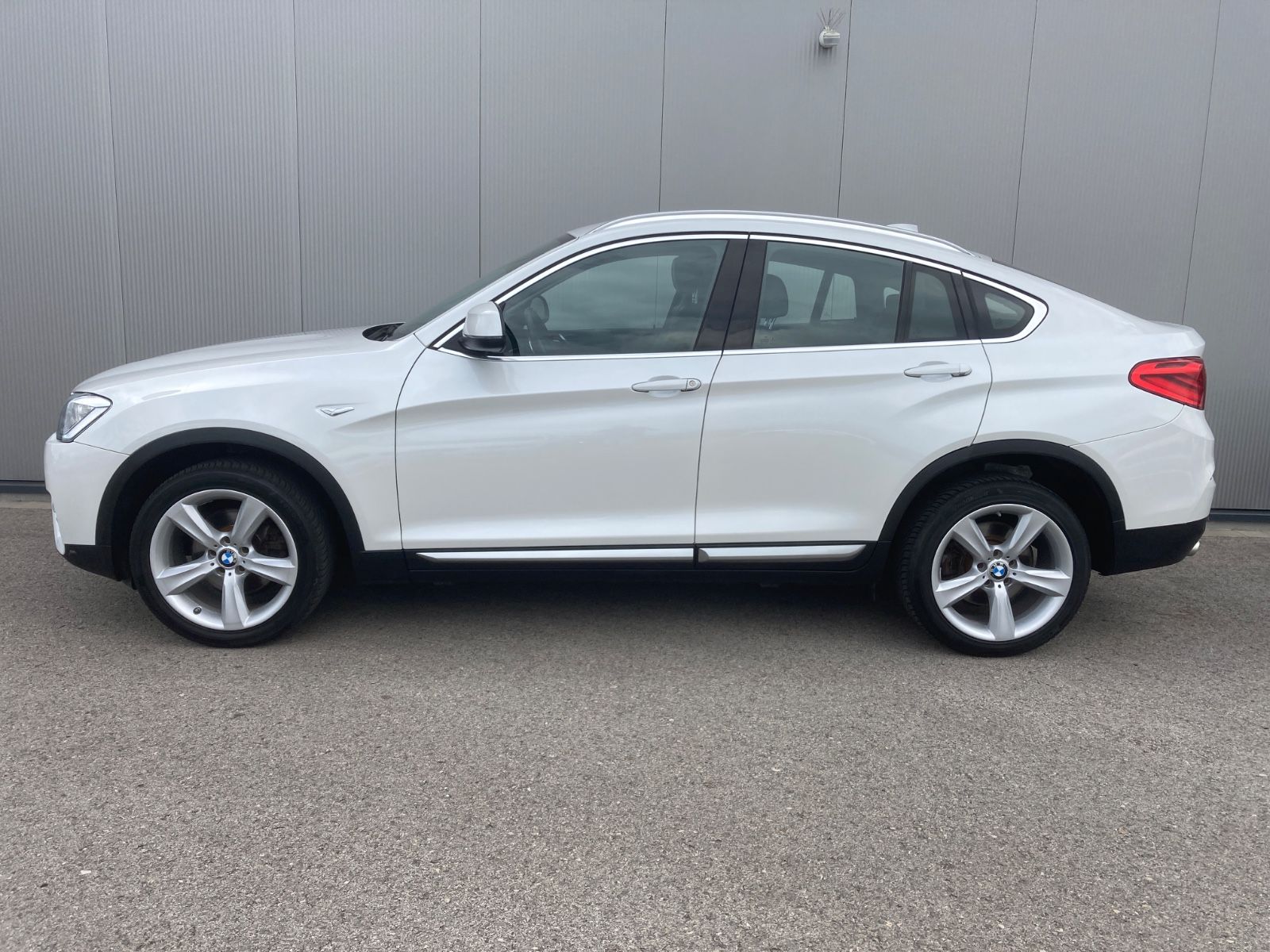 BMW BMW X4 xDrive20dA*Glasdach*Sportsitz*HiFi*X-Line