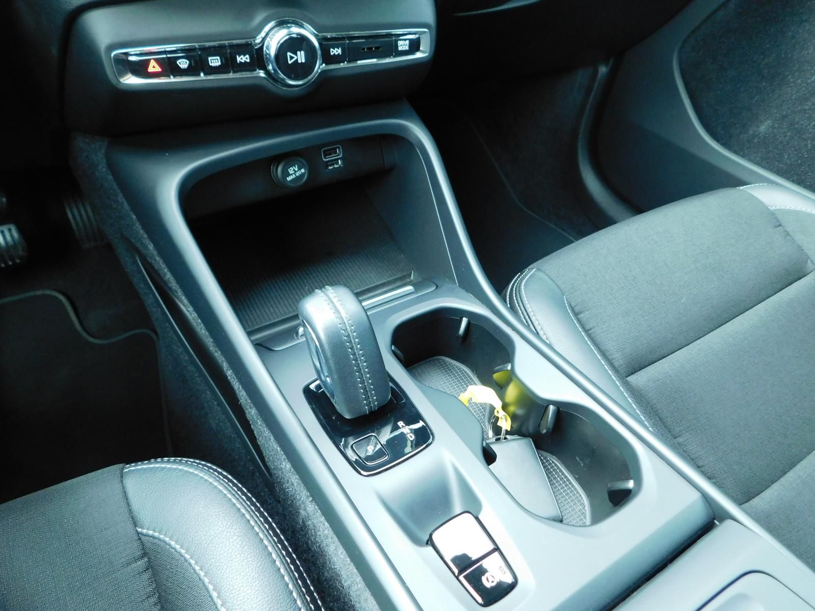 Fahrzeugabbildung Volvo XC40 T4 Automatik Momentum Pro 'Rückfahrkamera'