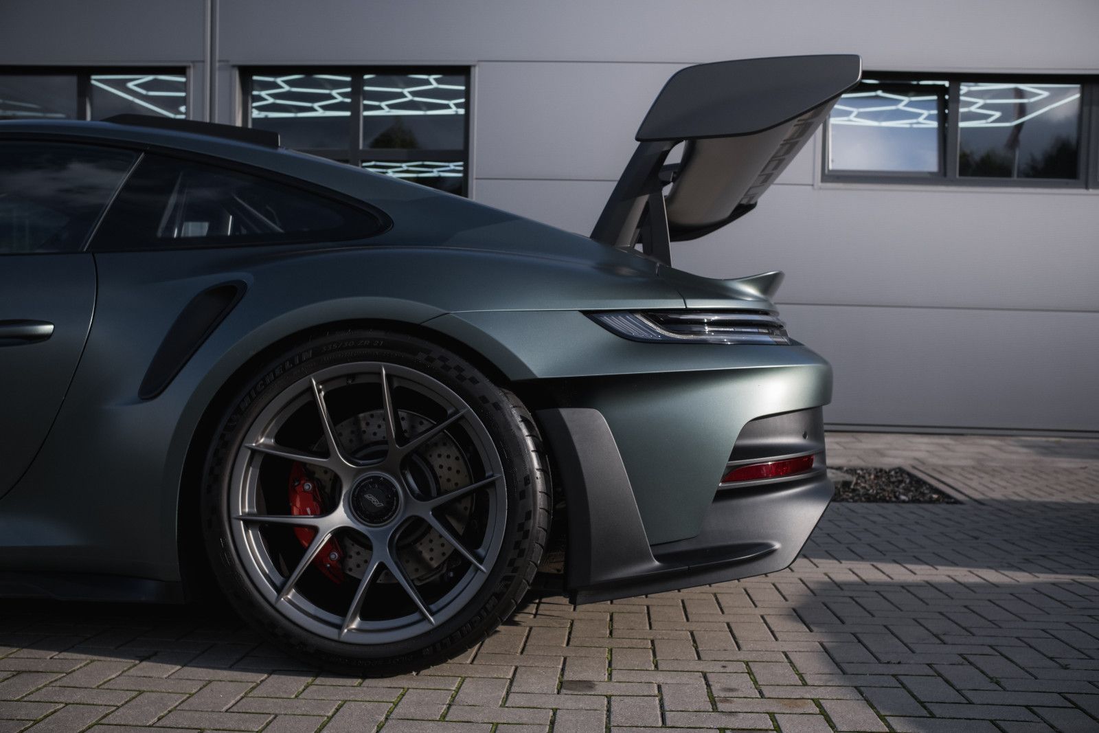 Fahrzeugabbildung Porsche 992 GT3 RS-Weissach-Lift - PTS malachitgrün-LED