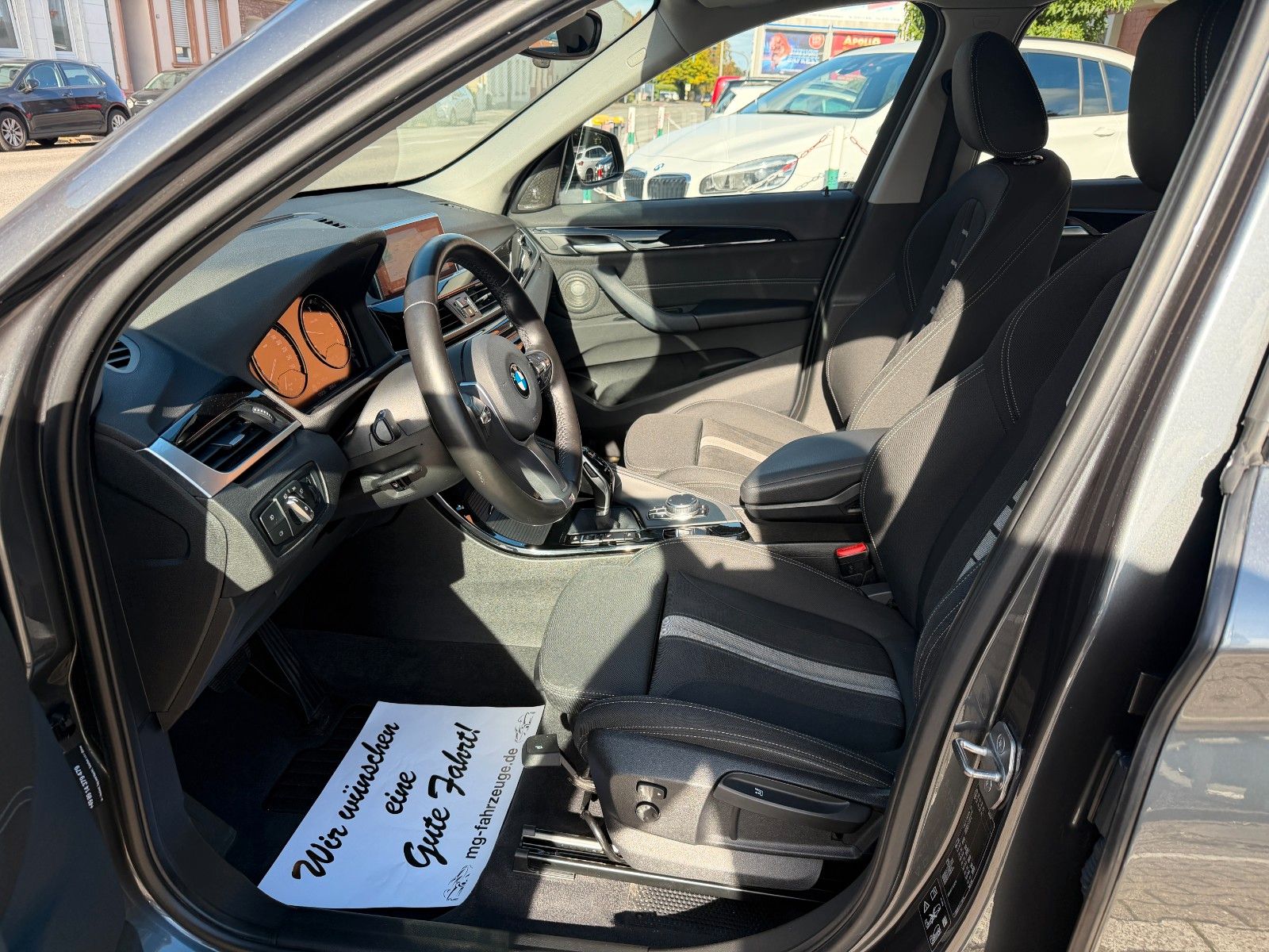 Fahrzeugabbildung BMW X1 xDrive 18 d Sport Line 1-Hand HUD AHK 8-FACH