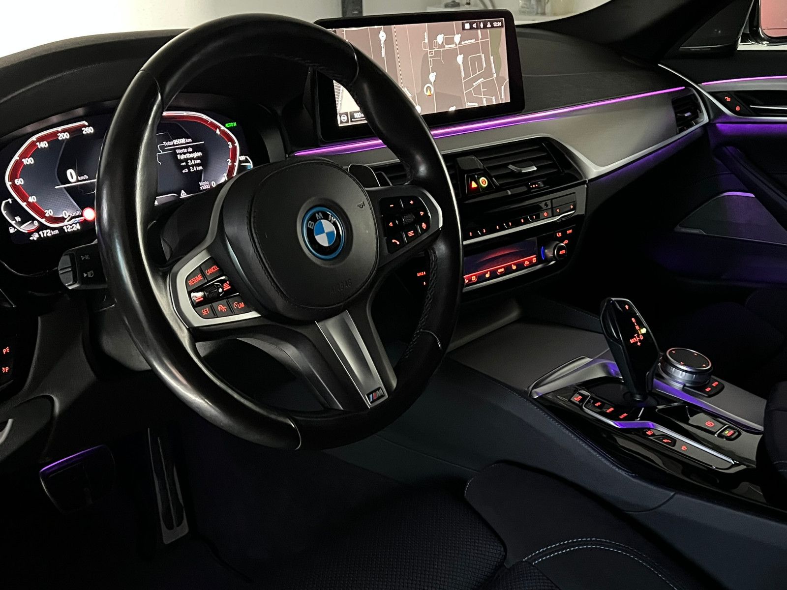Fahrzeugabbildung BMW 530 e xDrive M SPORT/LASER/HuD/H&K/ACC/AMBI+