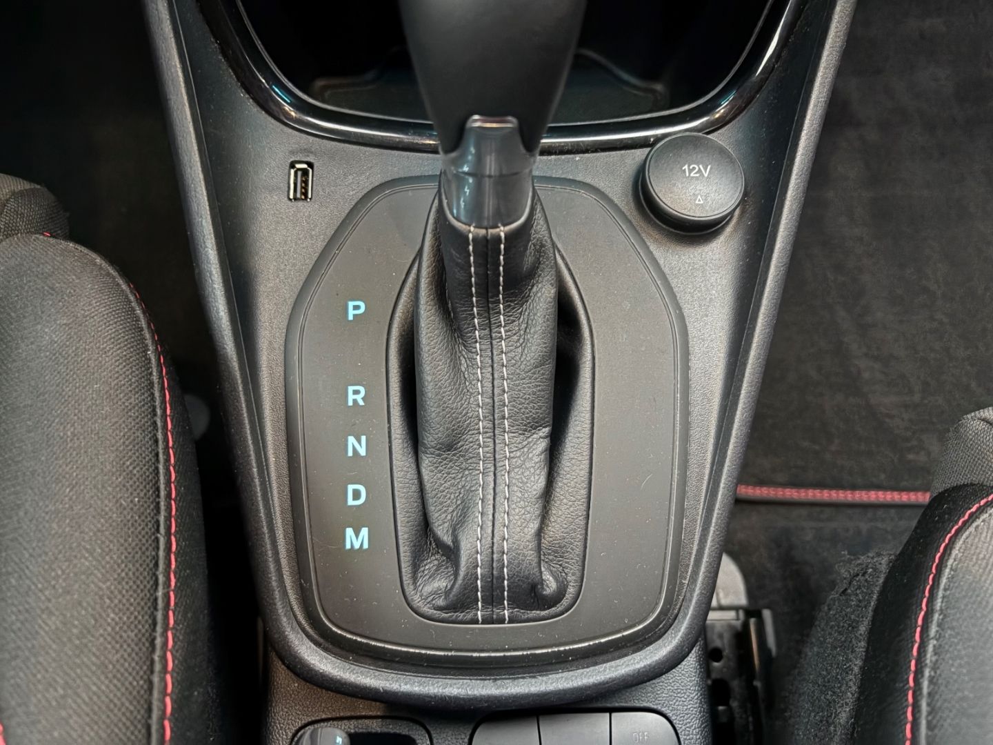 Fahrzeugabbildung Ford Puma ST-Line Navi LED DAB SHZ LenkradHZG Keyless