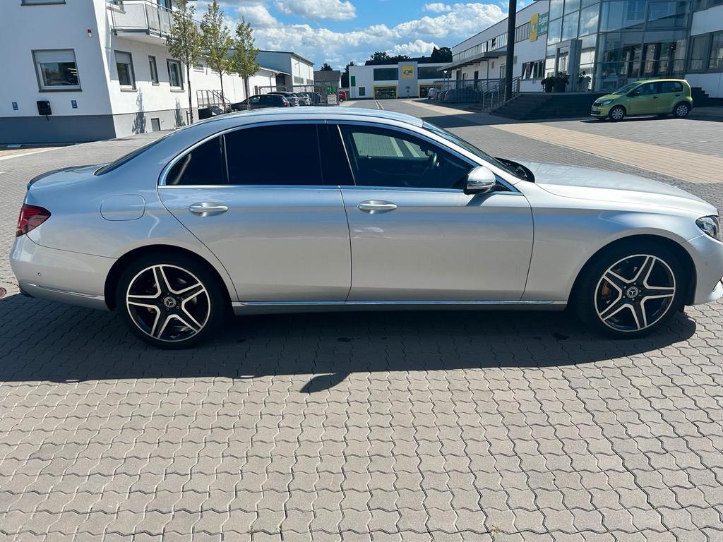 Mercedes-Benz E 220