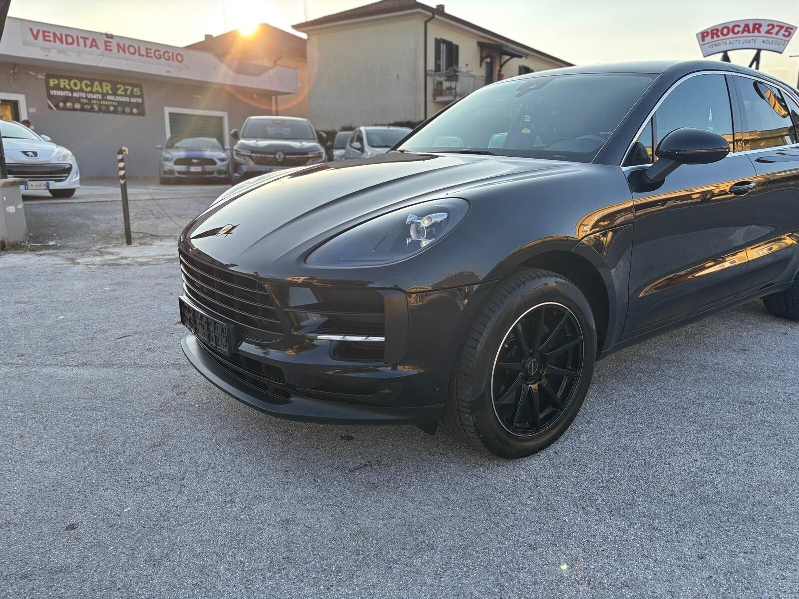PORSCHE Macan