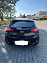 Hyundai i30 CW 1.4 FIFA World Cup EDITION *TÜV NEU* - Hyundai i30: Schwarz, Cw