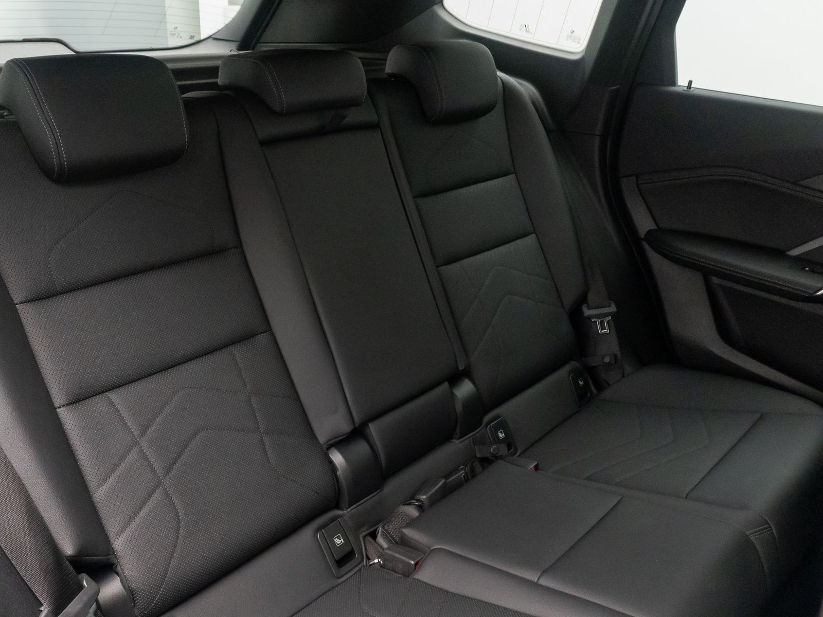 Fahrzeugabbildung BMW iX1 xD30 M Sport HUD DAB AHK 360&deg; CockpitPro 18"