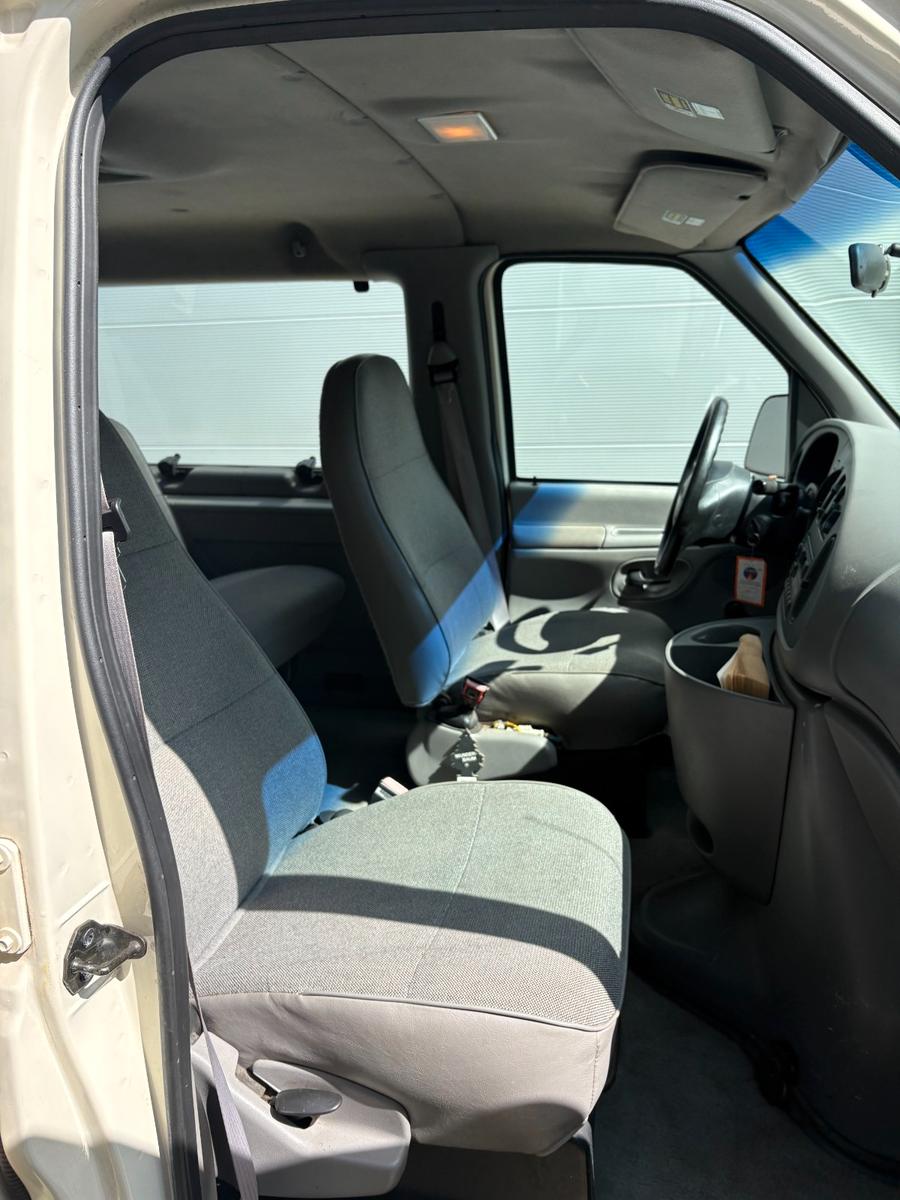Ford E350 CLUB WAGON VAN V8 TÜV Neu
