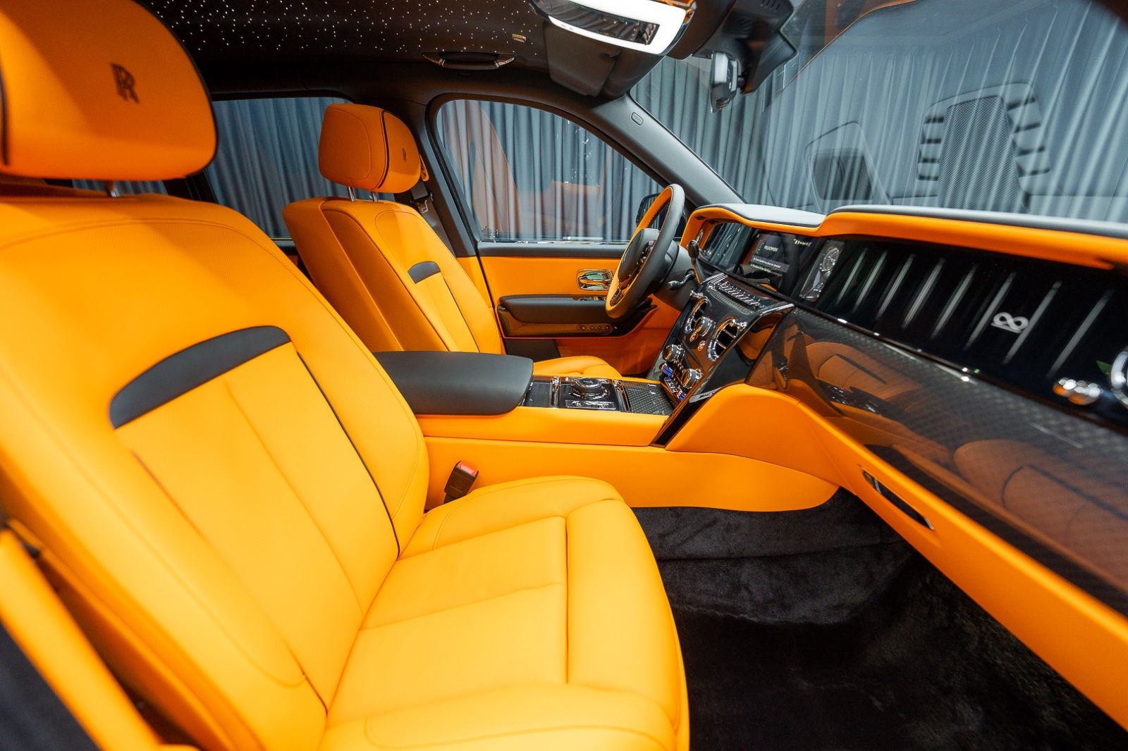 Fahrzeugabbildung Rolls-Royce Cullinan Black Badge 4Seats Starlight 2025 FULL