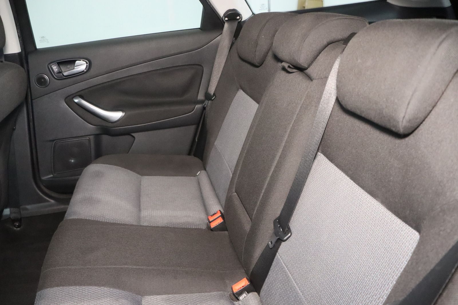 Fahrzeugabbildung Ford Mondeo Turnier 2.0 Ambiente * HU/AU neu