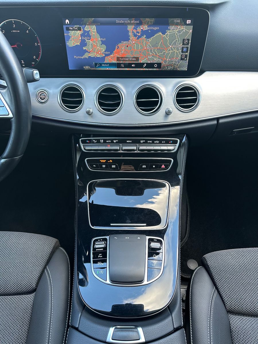 Fahrzeugabbildung Mercedes-Benz E 220 d T 4Matic Avantgarde NAV+LED+WIDESCEEN