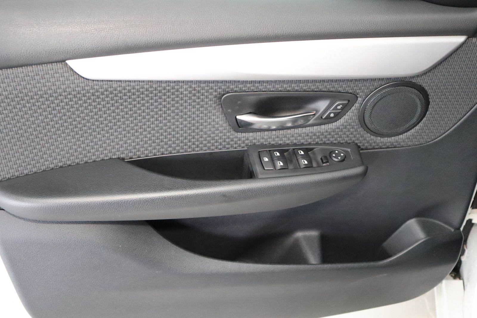 Fahrzeugabbildung BMW 218 i Active Tourer LED * Navi * PDC * Sitzhzg.