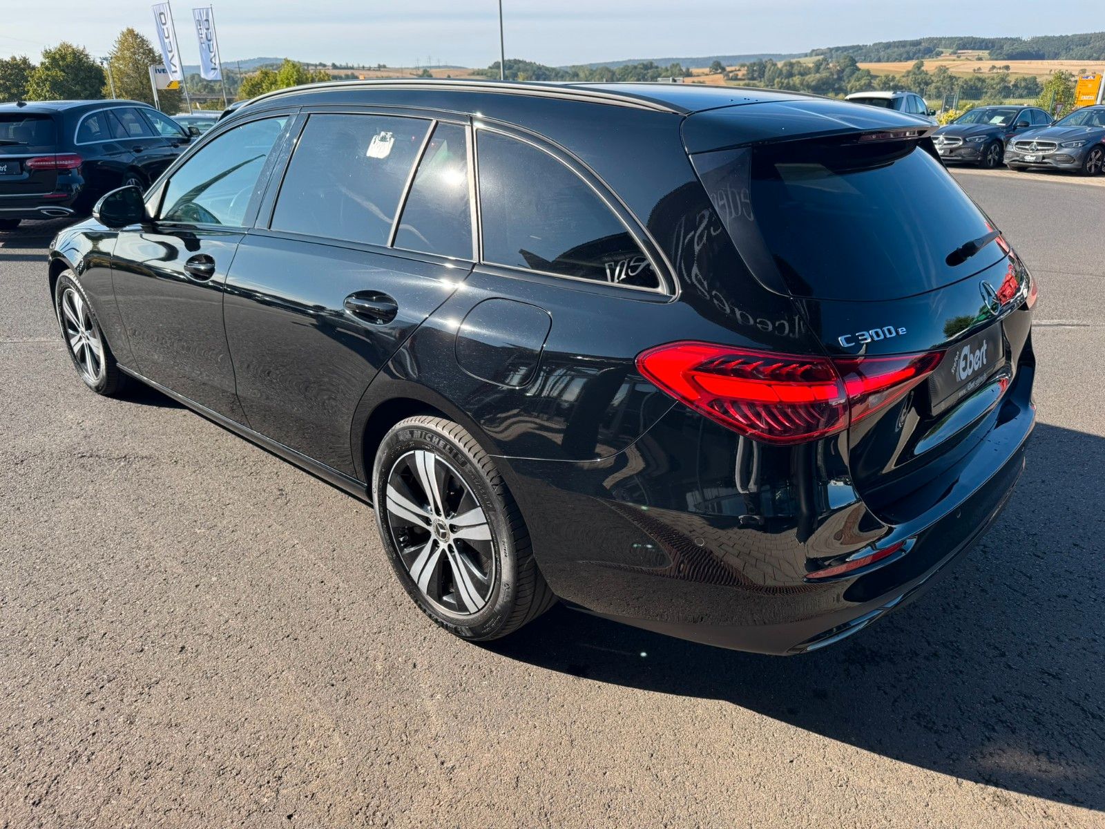 Fahrzeugabbildung Mercedes-Benz C 300e T Avantgarde AHK+Distr+Night+Ambiente+RFK