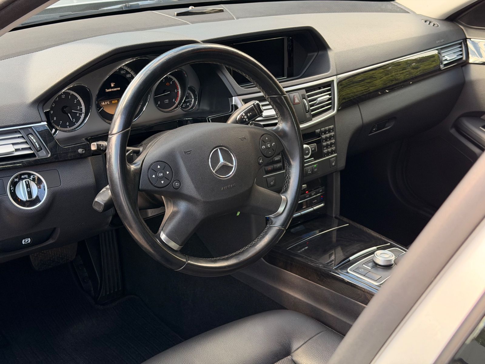 E 220 *Xenon*Klimatr.*Sitzhz*PDC*Navi*S.W*ALU*