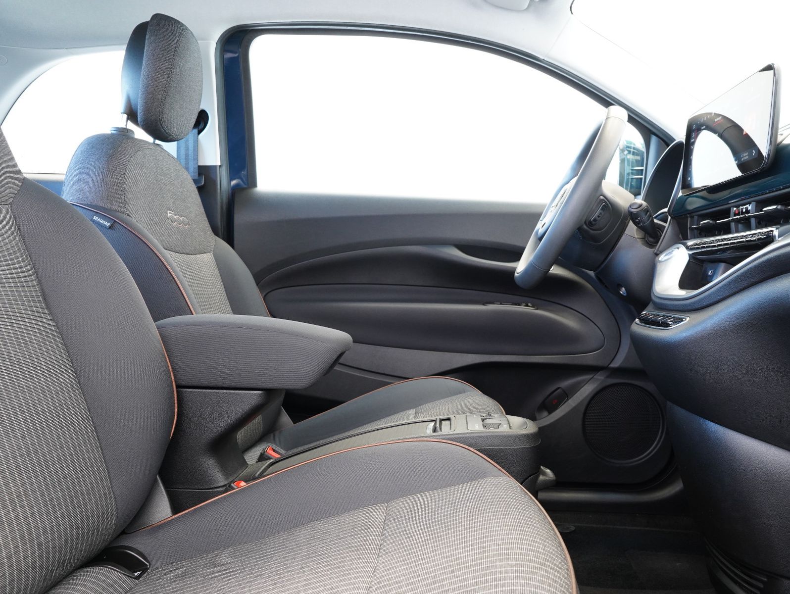 Fahrzeugabbildung Fiat 500e Icon 87KW/42kWh/DC-LADEN/CARPLAY/DAB/SOH