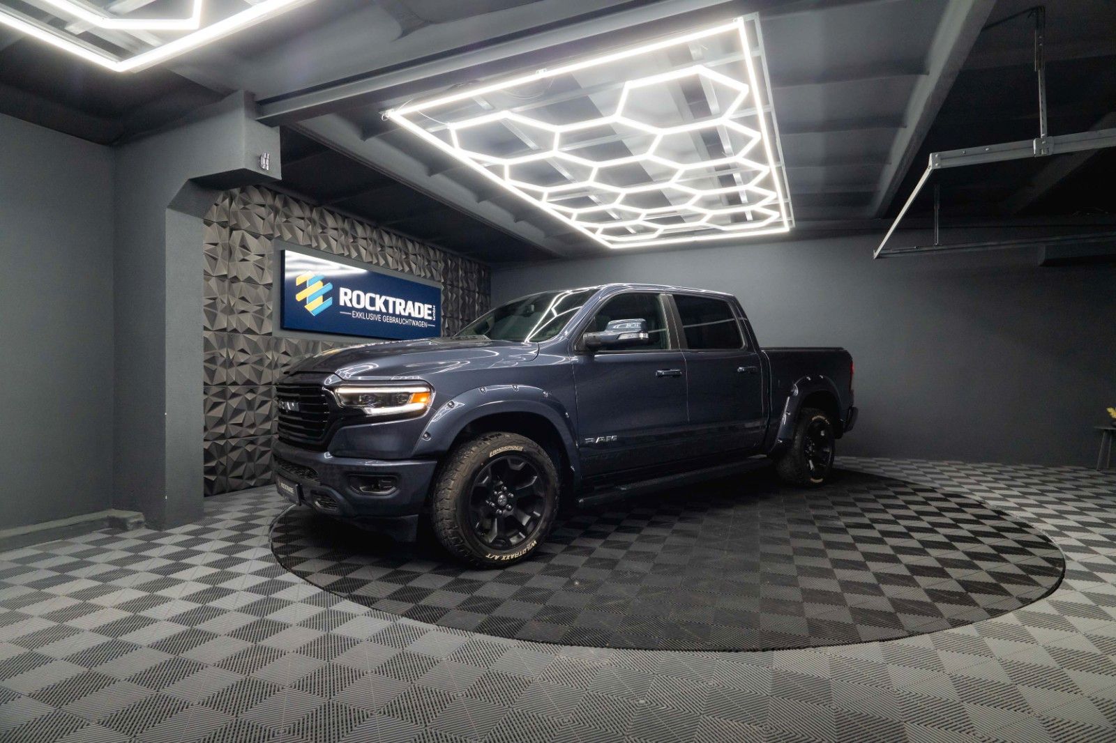 Fahrzeugabbildung Dodge RAM 5.7 V8 HEMI 4x4 OFFROAD Night Limited 19%