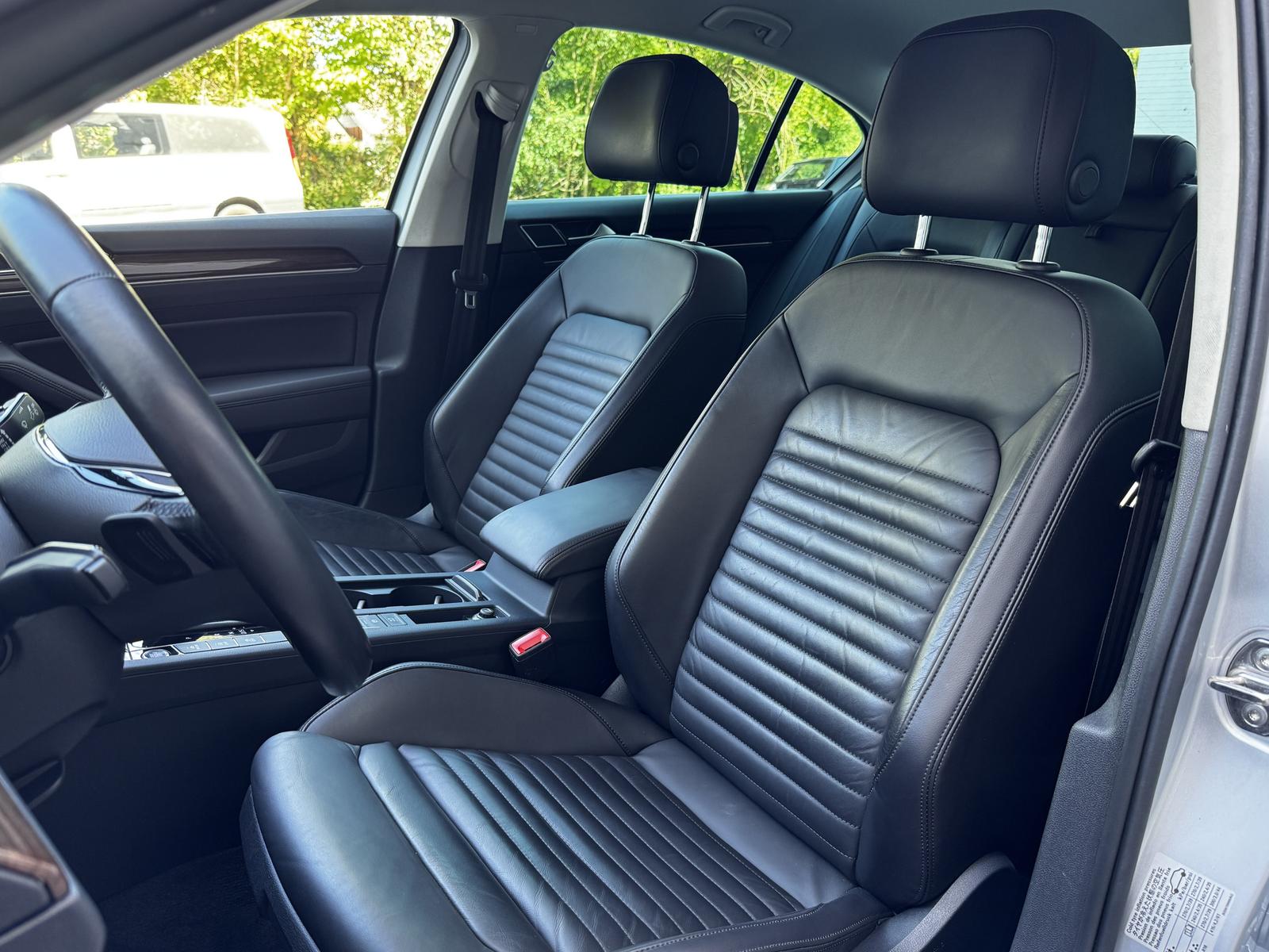 Volkswagen Passat Highline BI-Xenon ACC Kamera Navi Leder