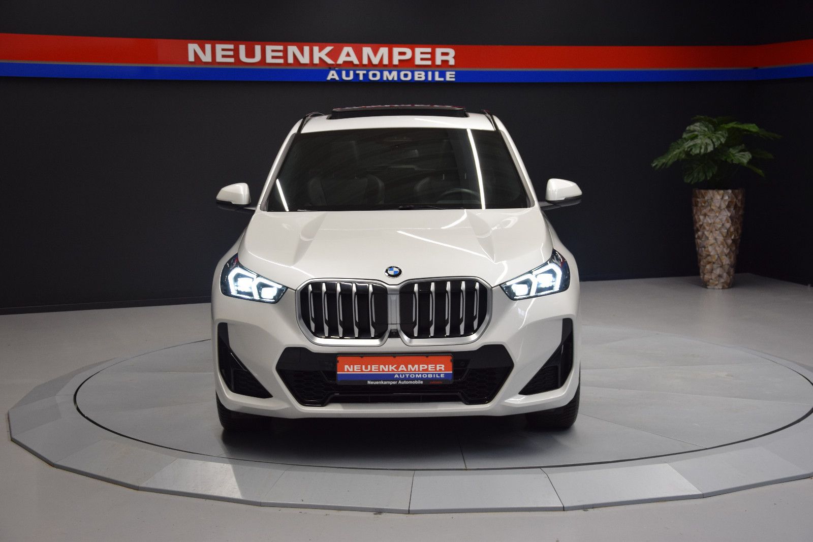 Fahrzeugabbildung BMW X1 sDrive 20 i M Sport Pano HuD Memory ACC Leder