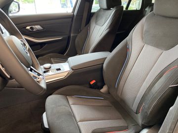BMW 320d xDrive Touring M Sportpaket Head-Up HiFi