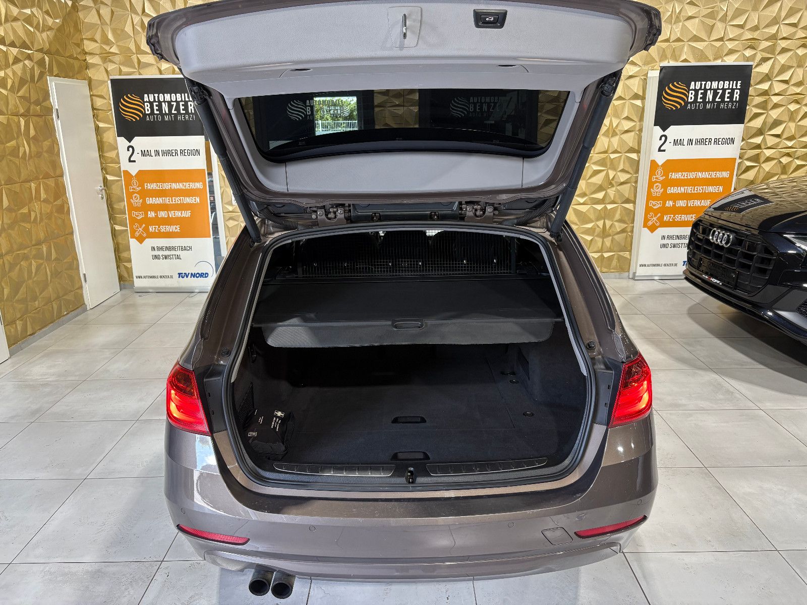 Fahrzeugabbildung BMW 325 Baureihe 3 Touring 325 d/NAVI/PDC/SHZ/KLIMA/
