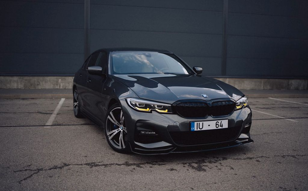 Image of BMW 330