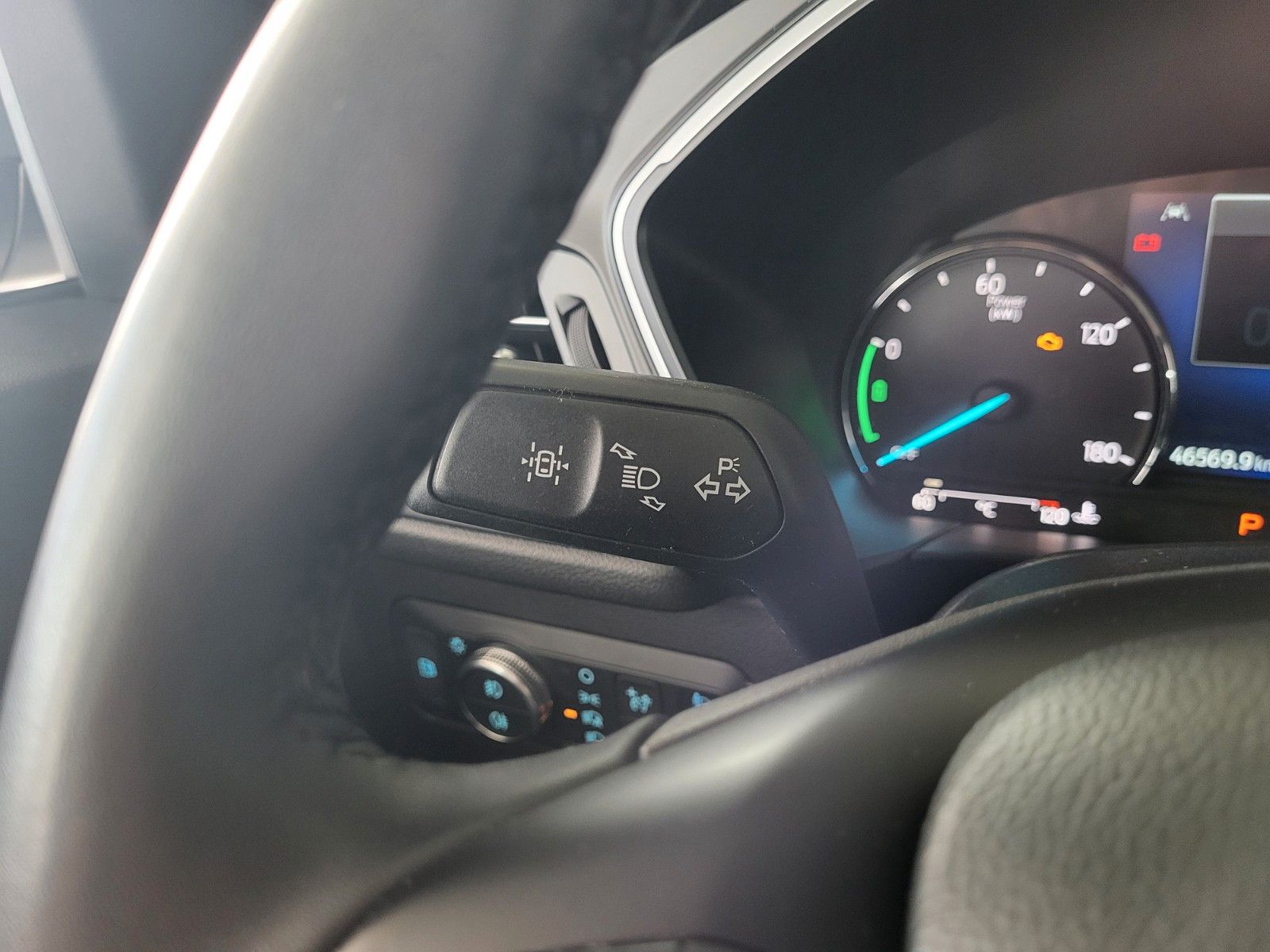 Fahrzeugabbildung Ford Kuga Plug-In/NAVI/SITZHZG./AHK/PDC