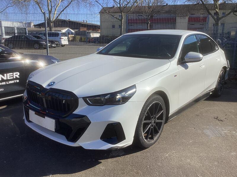 BMW i5 eDrive40 M-Sportpaket HUD Harman 360 UNFALL