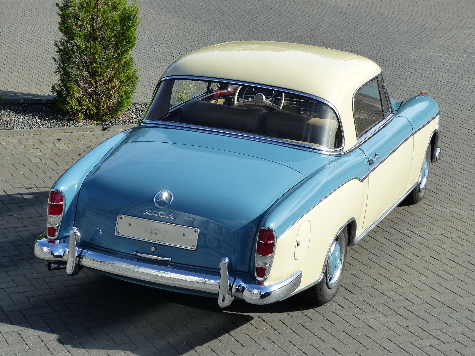 Fahrzeugabbildung Mercedes-Benz 220
