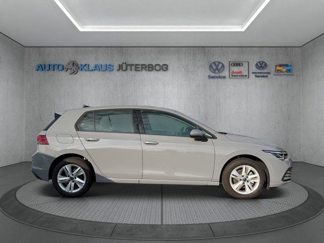 Golf VIII 1.0 eTSI DSG+Navi+Climatronic+LED+ACC