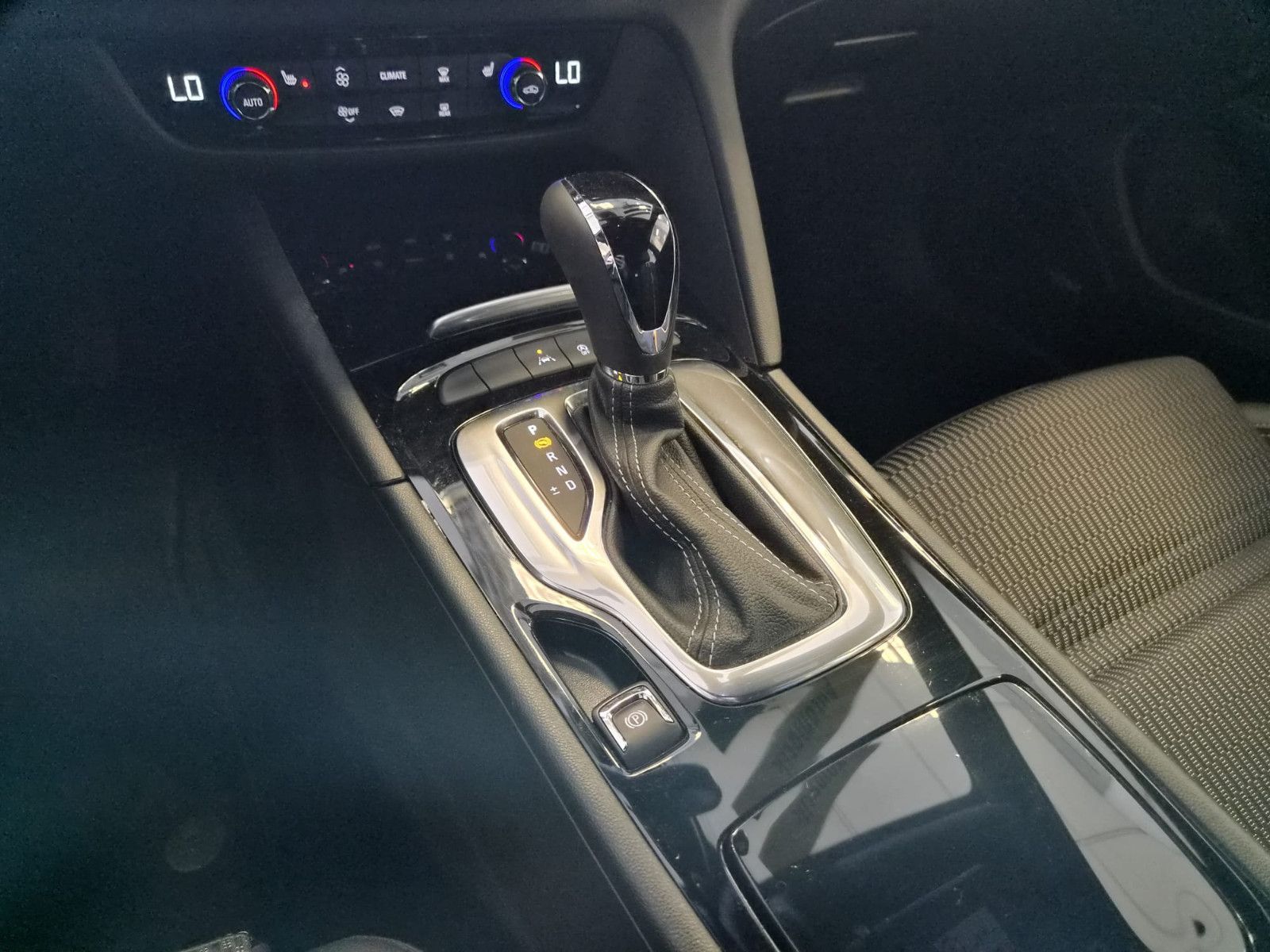 Fahrzeugabbildung Opel Insignia B Sports Tourer Elegance / ERGOSITZ /