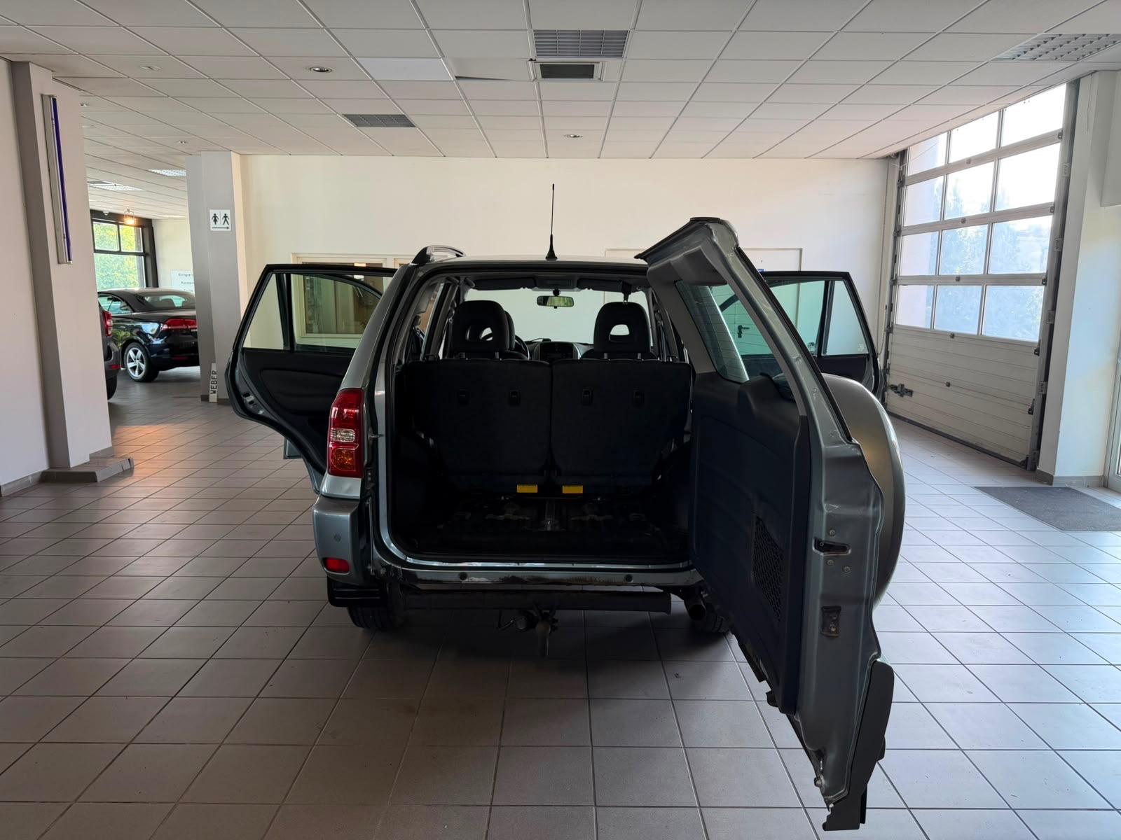 Toyota RAV4 2.0 VVT-i 150 ch 4x4 Sol • Attelage • Radar de recul