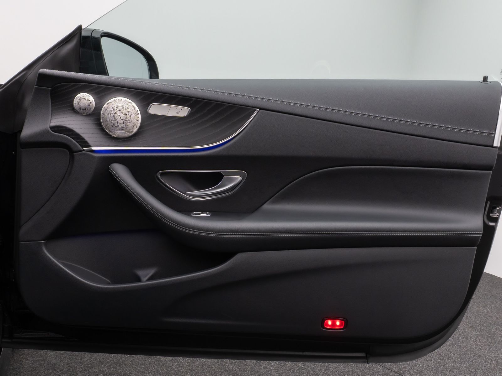 Fahrzeugabbildung Mercedes-Benz E300d Coupe 4Matic AMG Panorama Kamera LED