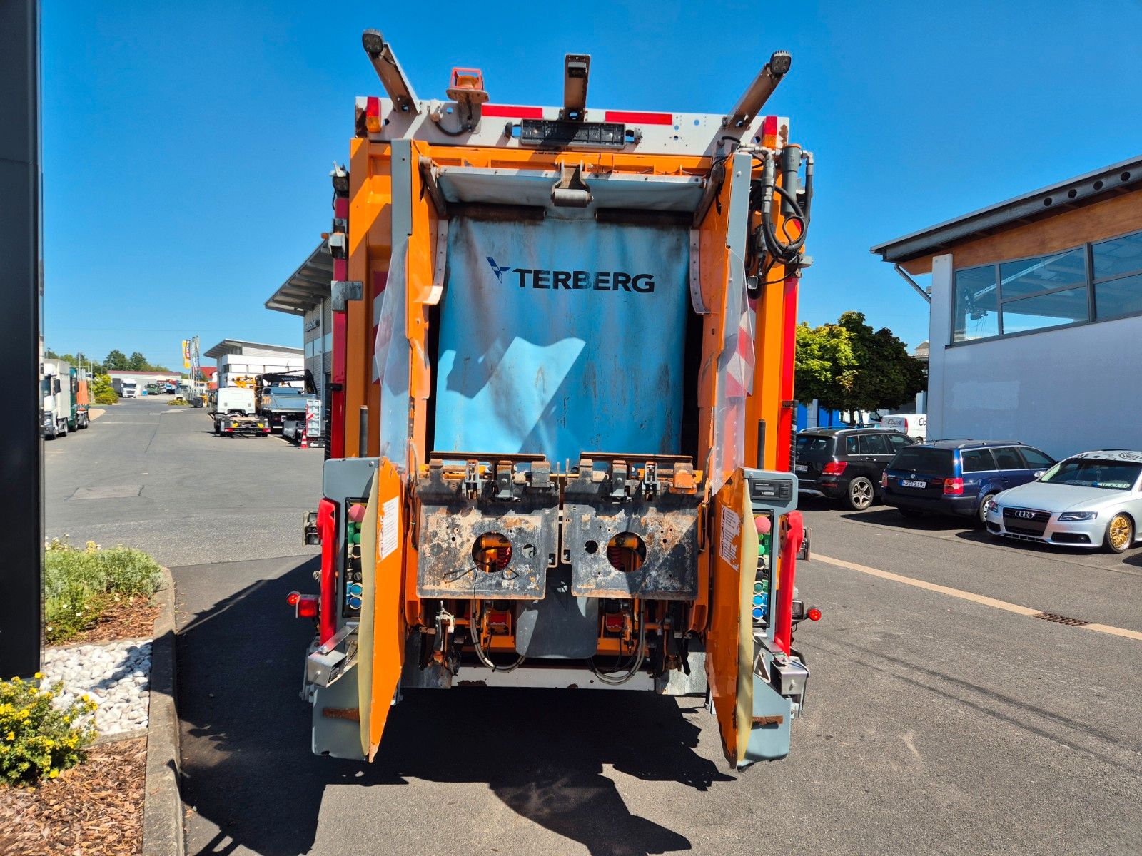 Fahrzeugabbildung Scania P 320 B6x2*4NA Olympus 21 W ASF Hecklader