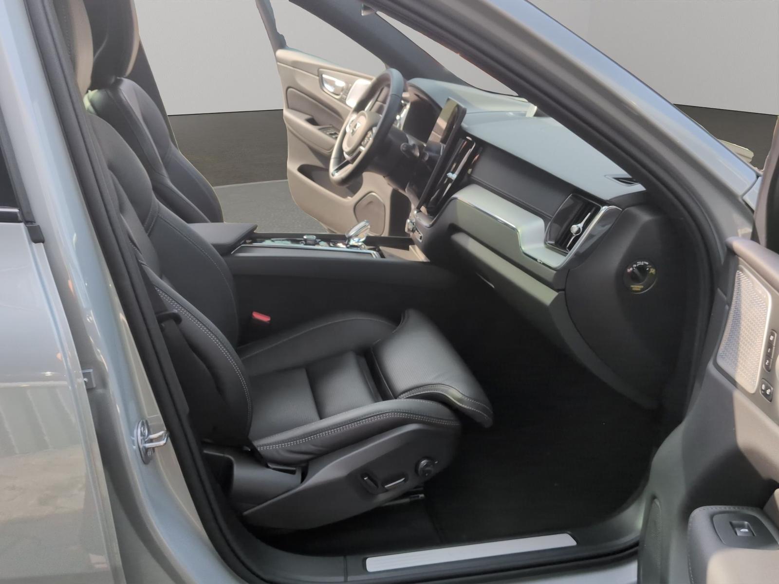 Volvo XC60 B5 AWD Ultra Black Edition+Luft+Nappa+AHZV+