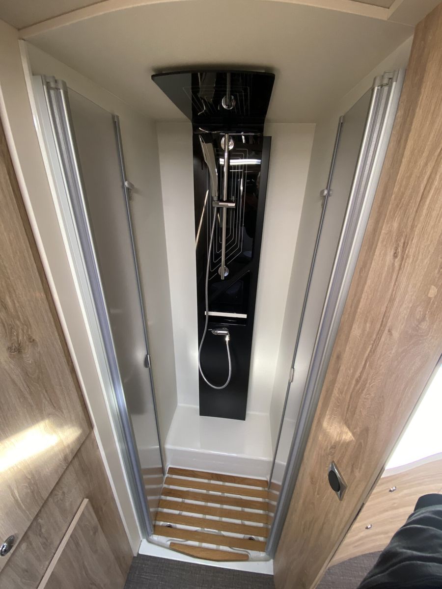Fahrzeugabbildung Eura Mobil Integra Line IL 695 LF Mondial Plus, Autom.