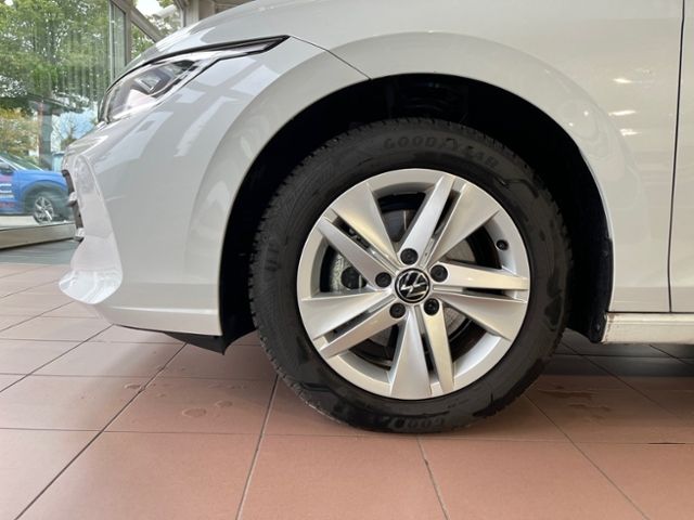 Fahrzeugabbildung Volkswagen Golf 1.5 eTSI DSG LIFE PANORAMA NAVI GJR HUD