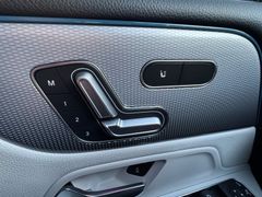 Fahrzeugabbildung Mercedes-Benz GLB 220d 4Matic AUTOMATIK Navi Sh Distronic Lane